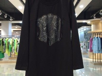 圖 品牌呢子大衣批發(fā)市場廠家 廣州服裝 鞋帽 箱包