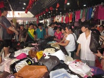 來北京動(dòng)物園服裝批發(fā)市場(chǎng)的時(shí)候,需要知道一些進(jìn)貨技巧_53貨源網(wǎng)